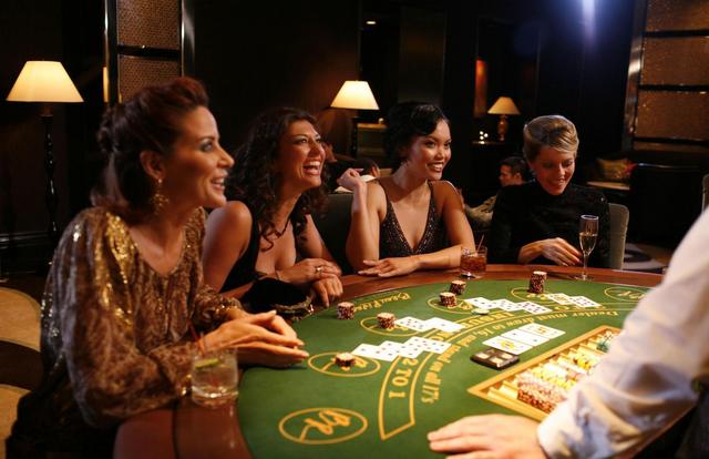 Beau Rivage Tables